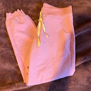 Figs Zamora joggers, coral